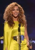 th_38124_Beyonce_BET_Awards_in_LA_July_1_2012_08_122_200lo.jpg