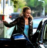 th_55761_Preppie_-_Hayden_Panettiere_leaving_Le_Pain_Quotidien_restaurant_-_Dec._10_2009_6173_122_219lo.jpg