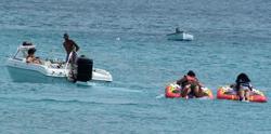 th_381079688_RihannaenjoysafunridewithfriendsonaboatinBarbados_163_122_27lo.jpg