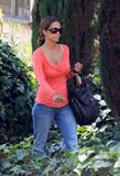 th_70961_Halle_Berry_visits_a_friend_in_the_Hollywood_Hills_16_122_29lo.jpg