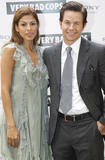 th_89406_celebrity_paradise.com_TheElder_EvaMendes2010_09_10_ParisPhotocallForVeryBadCops21_122_347lo.jpg