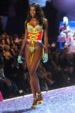 th_08641_Oluchi_Onweagba-Victorias_Secret_Fashion_Show_2005-11-09-2005-Ripped_by_kroqjock-HQ5_122_349lo.jpg