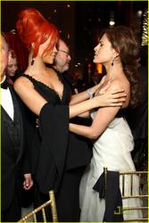 th_077953101_Rihanna6_122_396lo.jpg