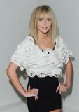 th_39833_Diana_Vickers_LFW_Spring_Summer_in_London_September_17_2010_13_122_422lo.jpg