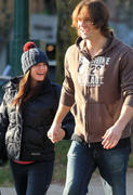 http://img226.imagevenue.com/loc422/th_542913823_Jared_and_Genevieve_out_and_about_in_Vancouver10_122_422lo.jpg