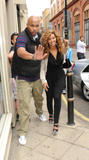 th_74946_celebrity_paradise.com_TheElder_Beyonce2010_07_06_shopping_122_437lo.jpg