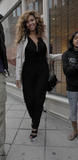 th_75283_celebrity_paradise.com_TheElder_Beyonce2010_07_06_shopping28_122_487lo.jpg