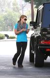 http://img226.imagevenue.com/loc492/th_75601_celeb-city.org_Hilary_Duff_candid_gas_station_LA_06-10-2008_018_123_492lo.jpg