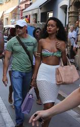 th_159119830_RihannashoppinginSt.Tropez23.7.2012_50_122_583lo.jpg