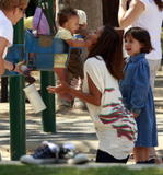 th_06137_Celebutopia-Halle_Berry_with_her_daughter_in_Beverly_Hills-03_122_70lo.jpg