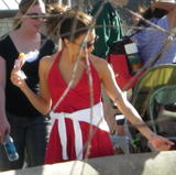 th_80271_celeb-city.org_Eva_Longoria_Parker_enjoy_a_day_out_at_the_zoo_04_123_76lo.jpg