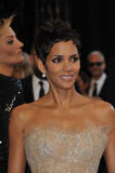 http://img226.imagevenue.com/loc174/th_67713_celebrity_paradise.com_TheElder_HalleBerry159_122_174lo.jpg