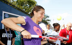 http://img226.imagevenue.com/loc186/th_429217956_AndreaPetkovicUSOpen20112_122_186lo.jpg