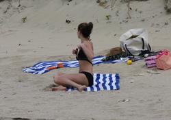 Kelly Brook topless @ the beachw67om6n35l.jpg