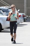 http://img226.imagevenue.com/loc537/th_71950_Ashley_Greene_visits_the_gyms_in_LA6_122_537lo.jpg