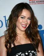 http://img226.imagevenue.com/loc589/th_21970_Hilary_Duff_at_Global_Action_Awards_Gala17_122_589lo.jpg